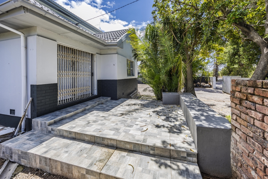 5 Bedroom Property for Sale in Sunnyridge Eastern Cape